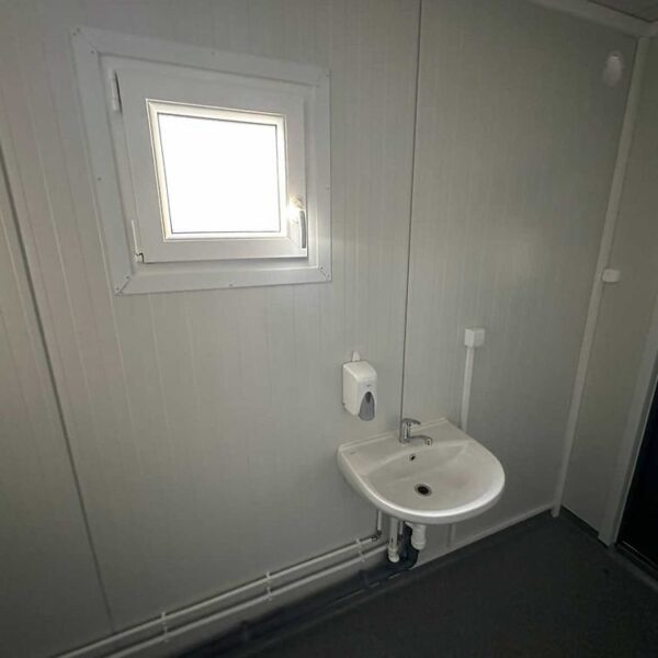 Container Sanitario Usato 6x2,4m - 6 Docce, WC e Orinatoio