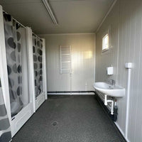 Container Sanitario Usato 6x2,4m - 6 Docce, WC e Orinatoio